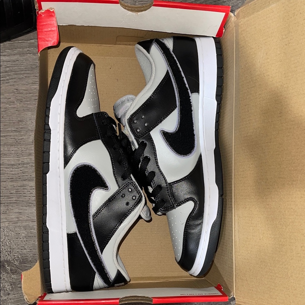 Nike Men's Black and White Sneakers
